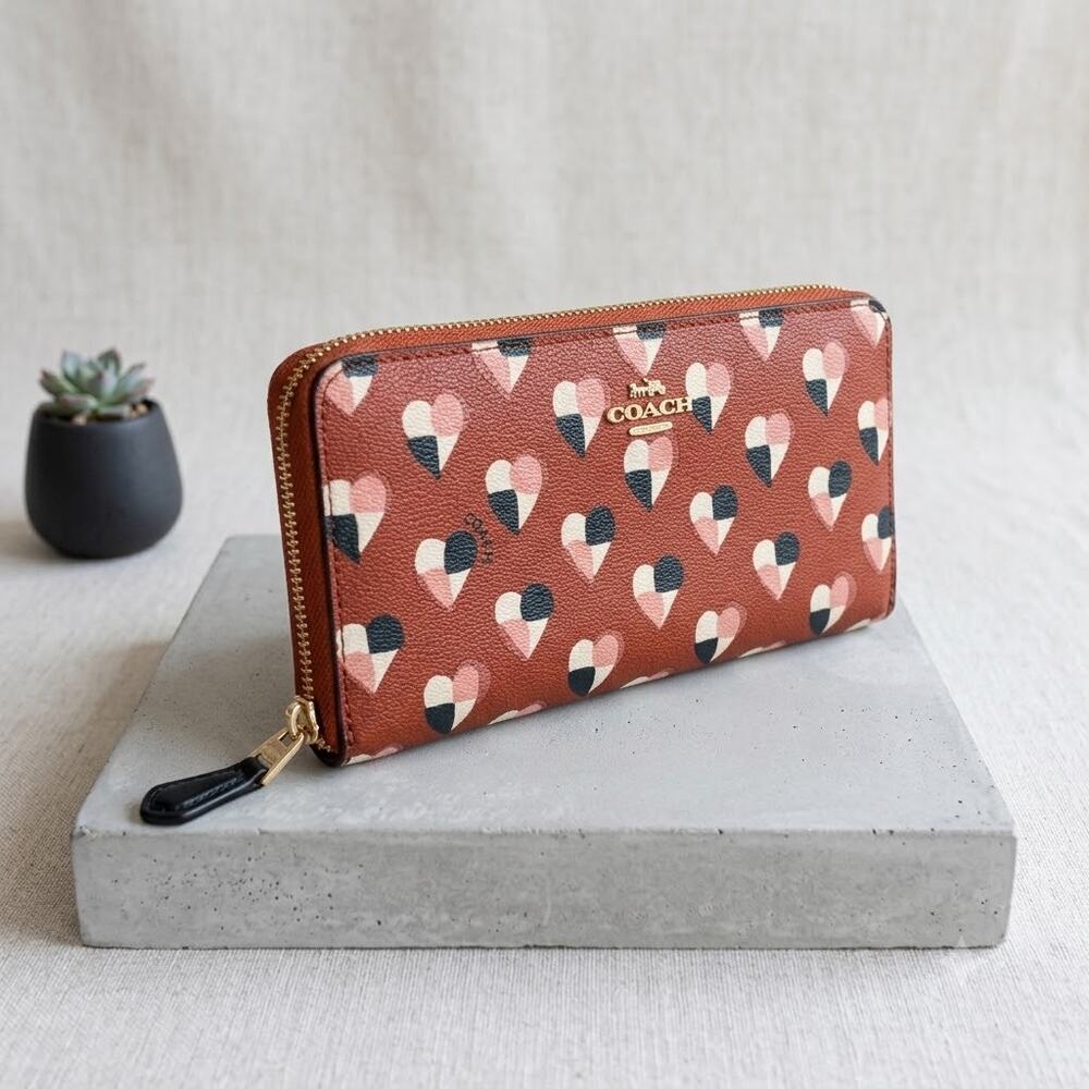 Coach Accordion Zip Wallet in Heart Petal Print | C2387